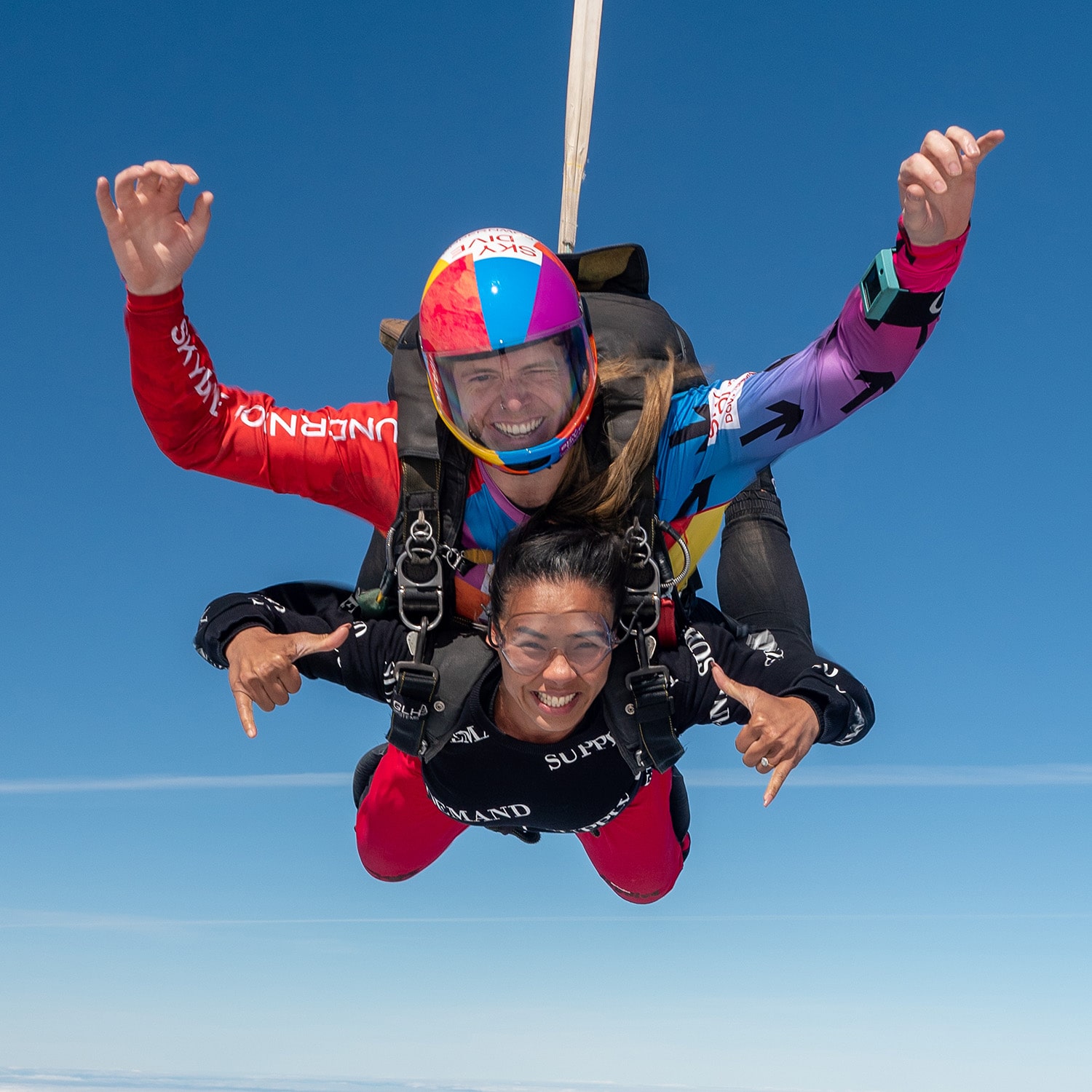 A tandem dive master and first time skydiver.