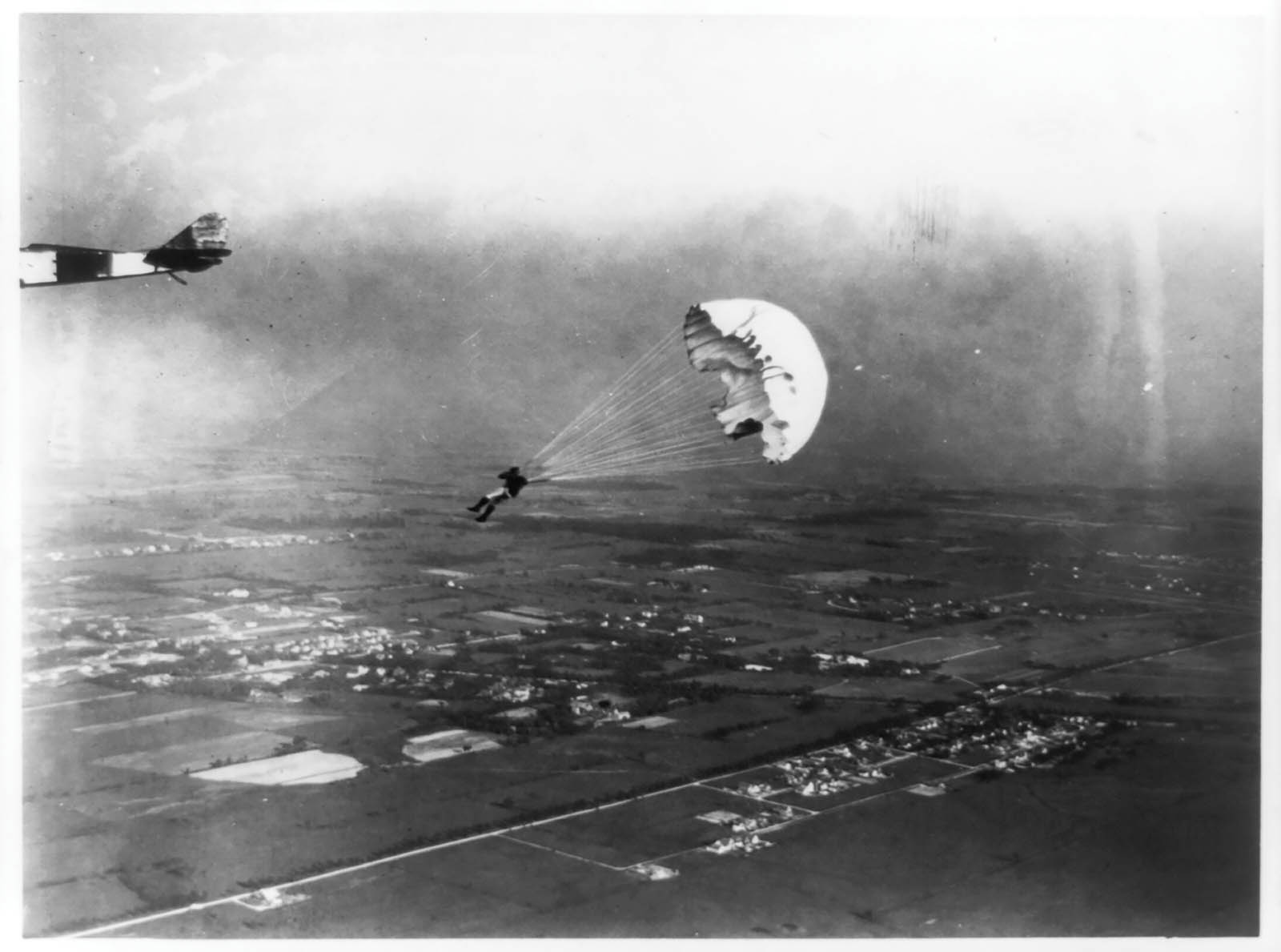 Leslie Irvins first parachute jump.